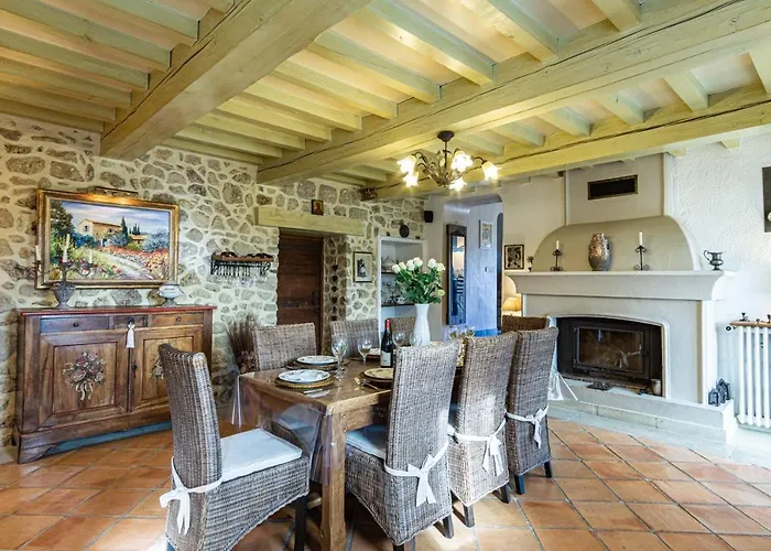 Stunning Property Between Alpilles And Luberon