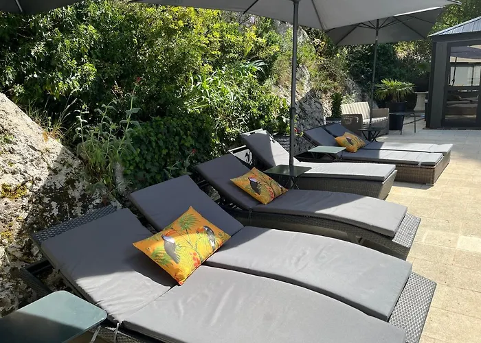 Villa En Provence, Spa & Piscine, Pour 9 Personnes- Gites Les Estelles